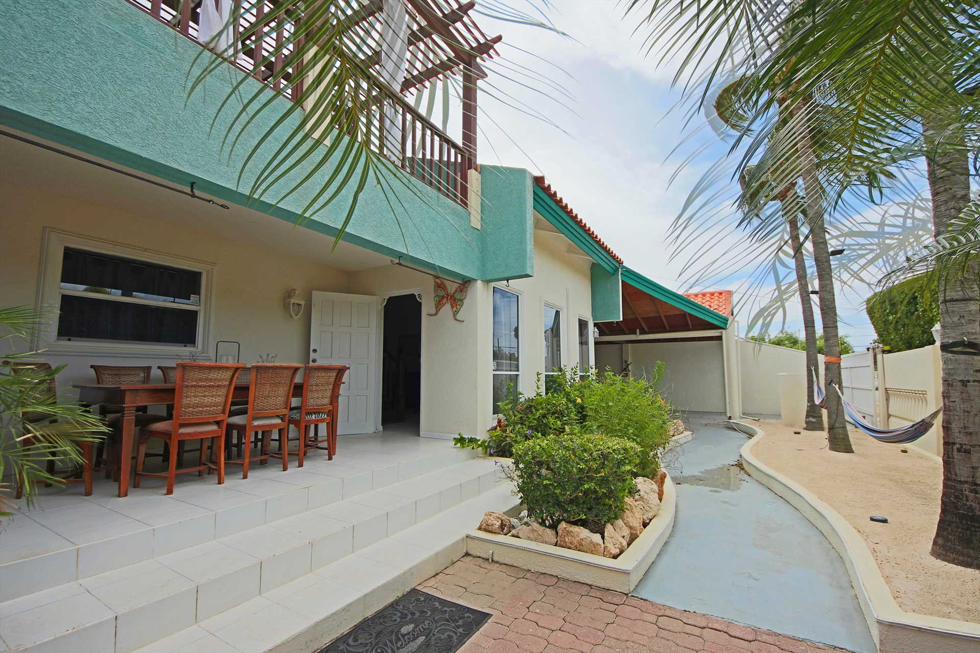 Front yard and entrance of the Palm Beach Fortress