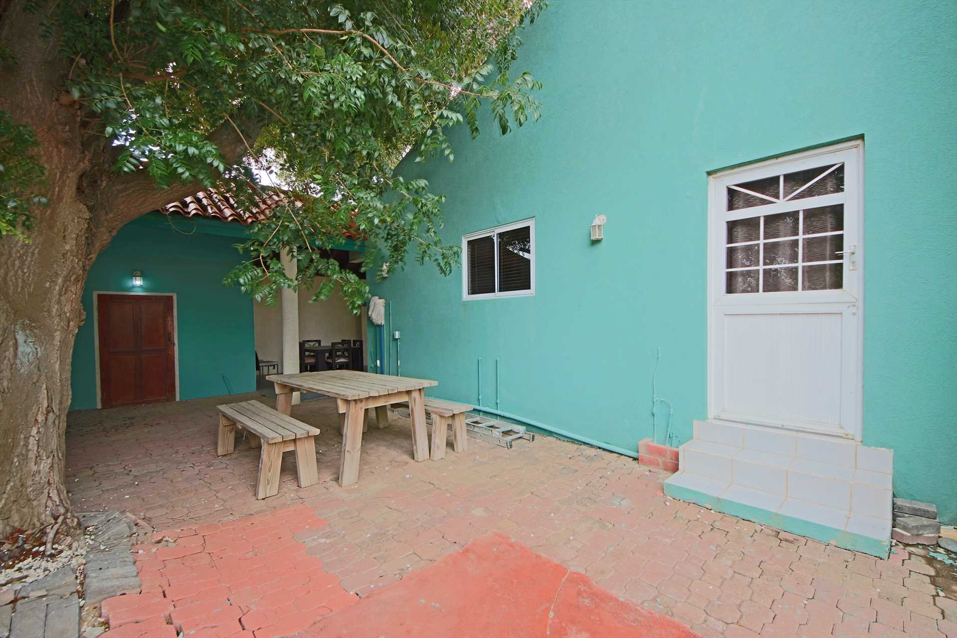 Another outdoor dining area in the back yard of the Palm Bea