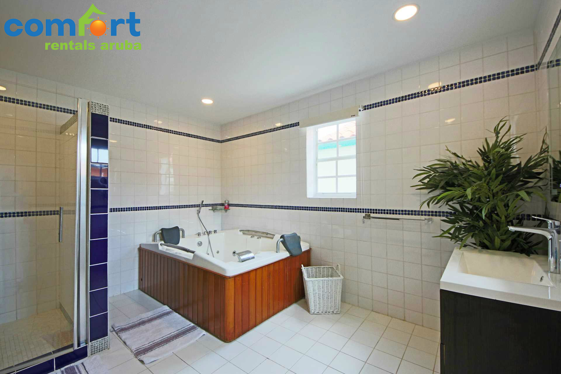 Large second bathroom with spacious Jacuzzi