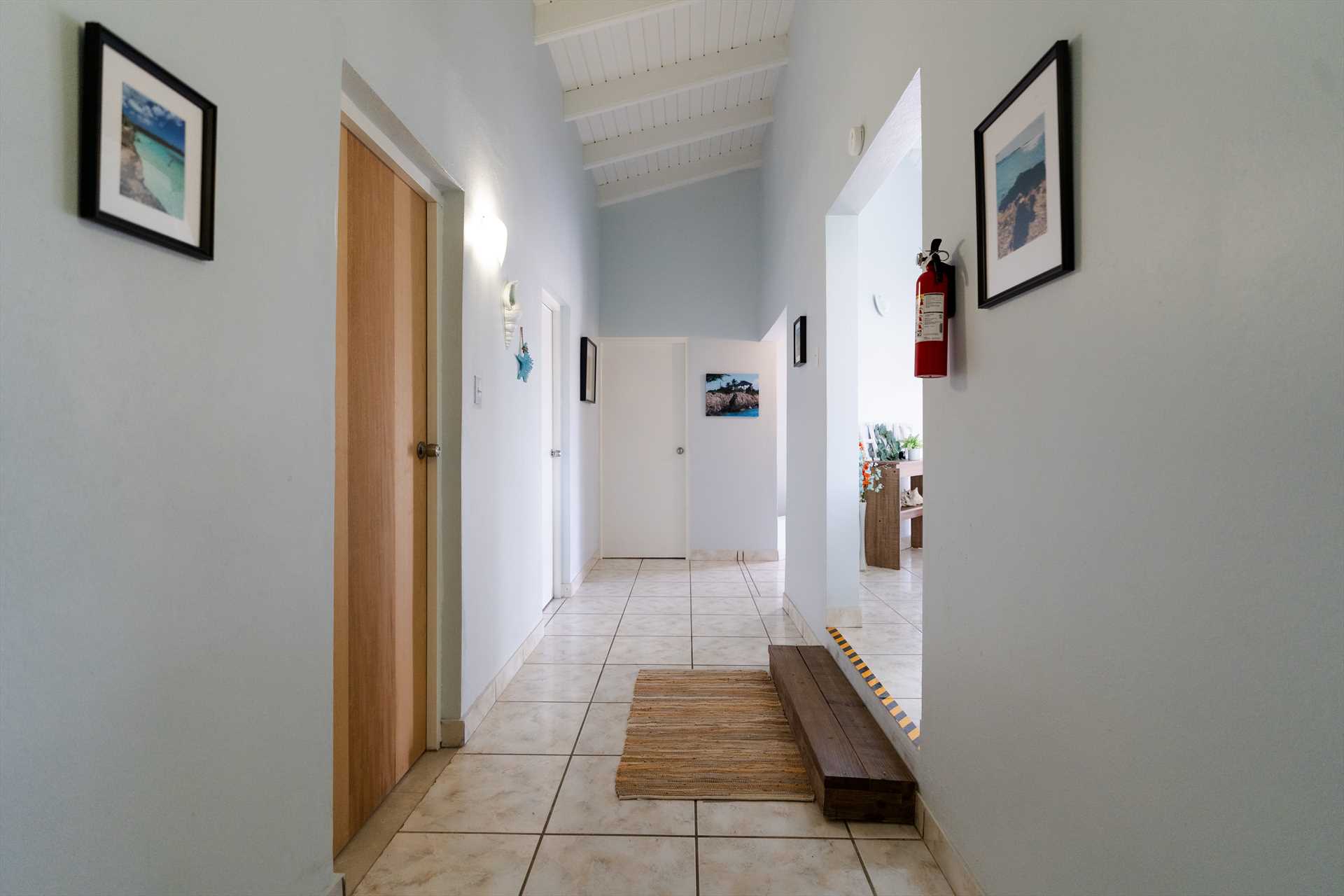 Corridor with access to all bedrooms an bathrooms